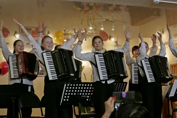 Юные музыканты и преподаватели Детской музыкальной  школы №5 порадовали слушателей объединенным концертом