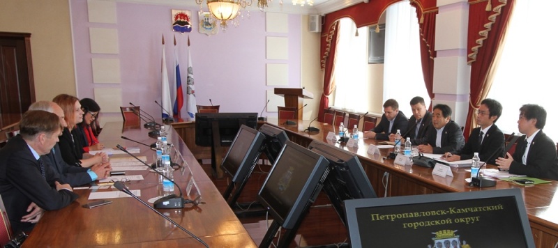 В администрации краевой столицы прошла рабочая встреча с представителями Сахалина и Японии