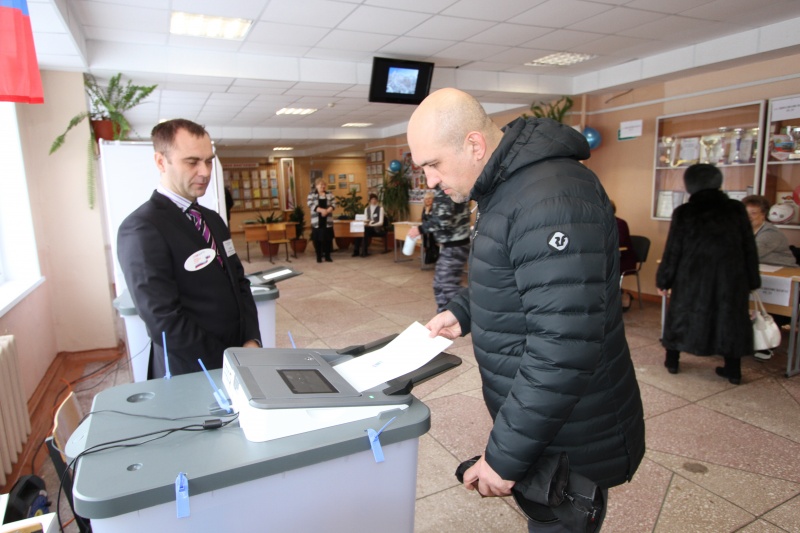 Глава города Виталий Иваненко проголосовал на выборах Президента Российской Федерации