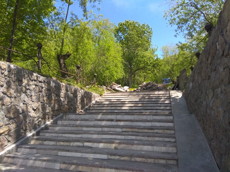 С начала июня в Петропавловске-Камчатском отремонтировано 13 лестничных переходов 