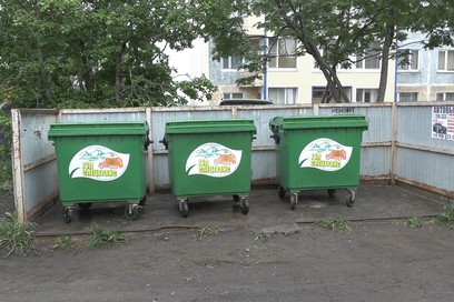 В Петропавловске устанавливают новые пластиковые контейнеры