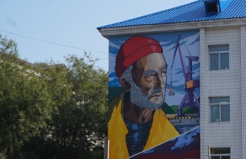На одном из городских фасадов будет обновлен рисунок «Рыбак»
