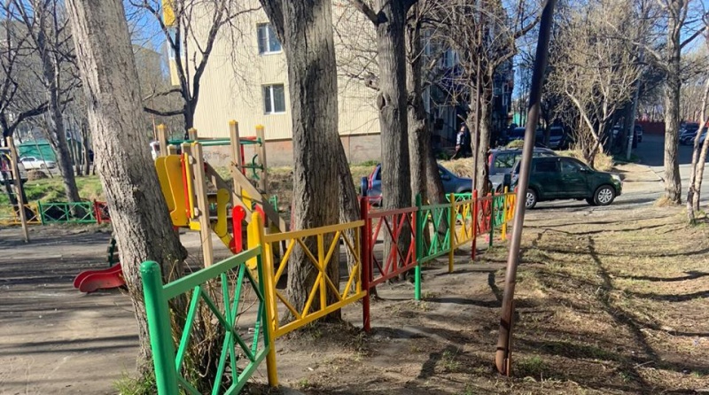 В краевой столице приступили к восстановлению и ремонту детских игровых площадок