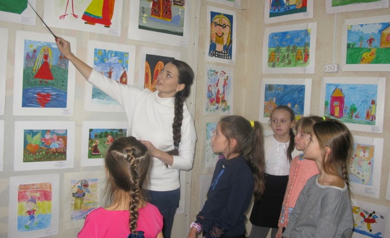 В Петропавловске-Камчатском свои двери открыла выставка детских рисунков «Что за прелесть эти сказки!»