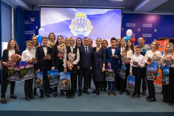 12 горожан получили свой главный в жизни документ – паспорт гражданина России