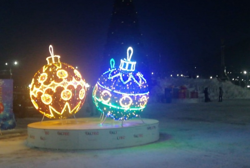 В ночь с 31 декабря на 1 января огни новогоднего городка будут сиять для горожан