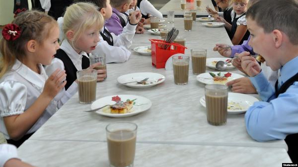Владимир Илюхин об обеспечении учеников начальных классов бесплатным горячим питанием: «Задача, поставленная Президентом России, будет выполнена»