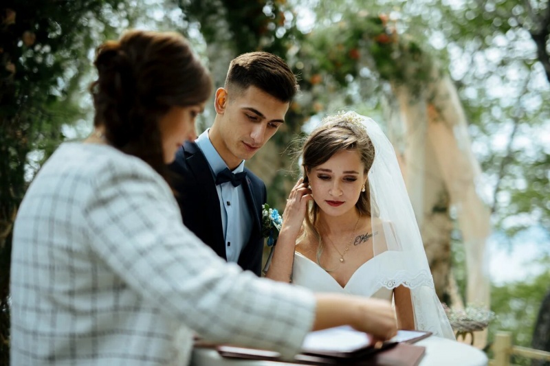 «Свадебный бум»: в парке на Никольской сопке впервые прошло официальное бракосочетание