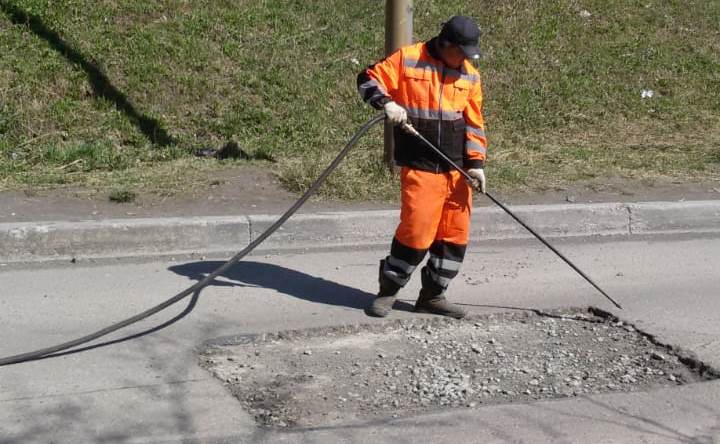     В Петропавловске продолжается гарантийный ремонт дорог