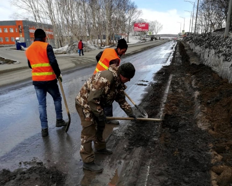 Уборка магистральных дорог началась в Петропавловке-Камчатском