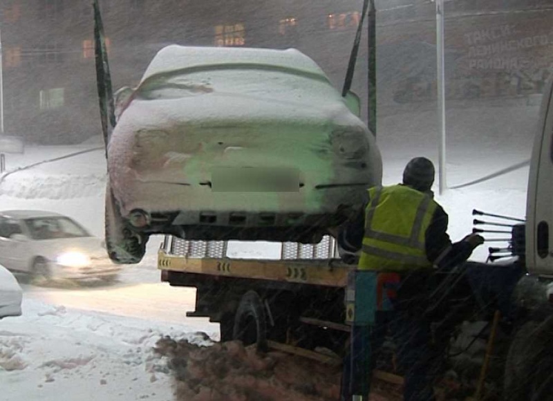 Автотранспорт, препятствующий снегоочистке, эвакуируется на штрафстоянку