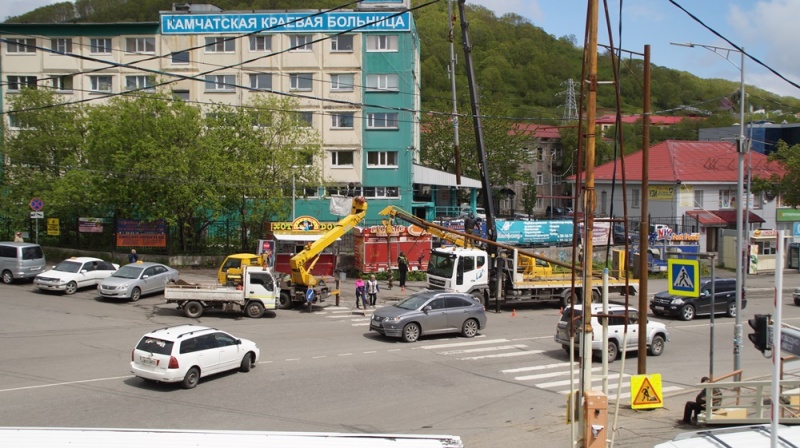 В краевой столице устанавливается светофор на сложном участке дороги