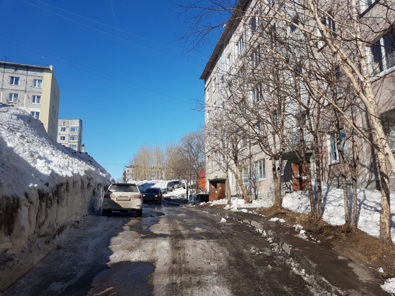 Расчистка дворов от снега продолжается в Петропавловске-Камчатском