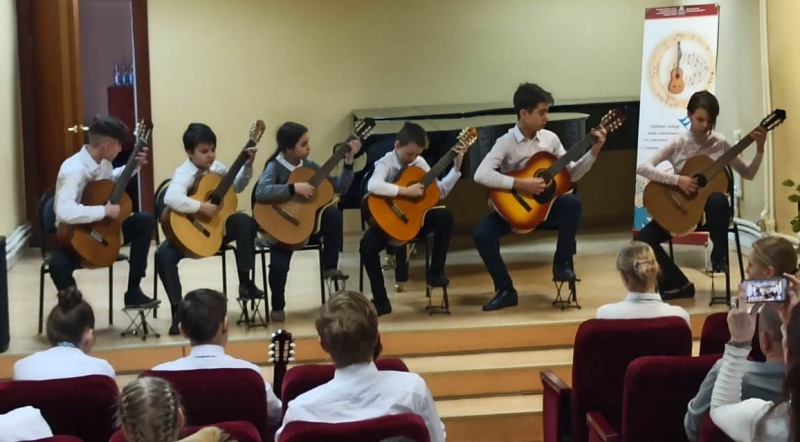 В краевой столице прошел первый городской конкурс гитарного мастерства