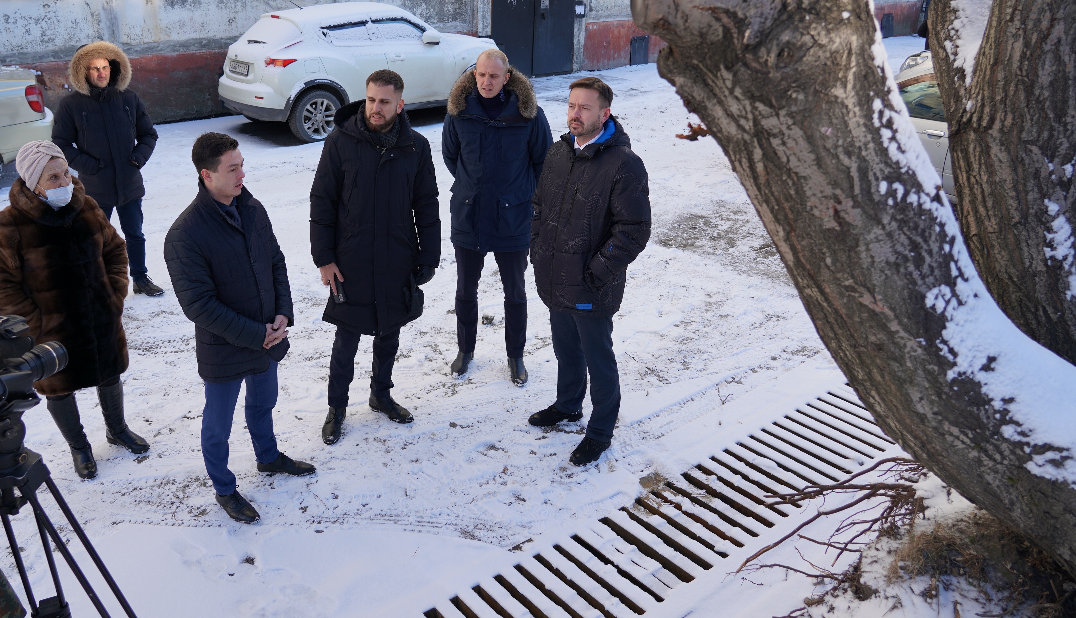 Обустройство новой ливнёвки и будущее озеленение по ул. Курчатова обсудили на встрече, которую провел Глава города Константин Брызгин