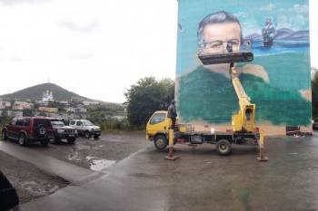 Художники продолжают украшать фасады городских домов в рамках фестиваля граффити