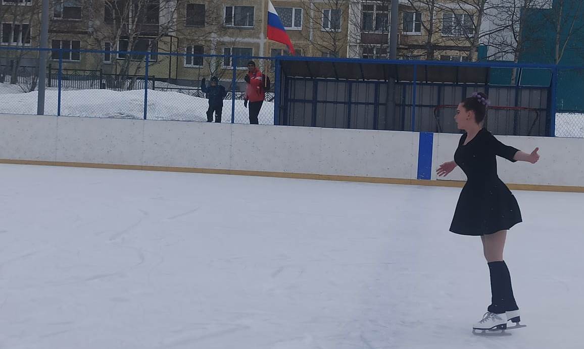 Прошли соревнования по фигурному катанию. Каток 11 школа Петропавловской Камчатский. Покататься на коньках Петропавловске Камчатском. Школа фигурного катания Петропавловск Камчатский. Катания на коньках в Петропавловске Камчатском.