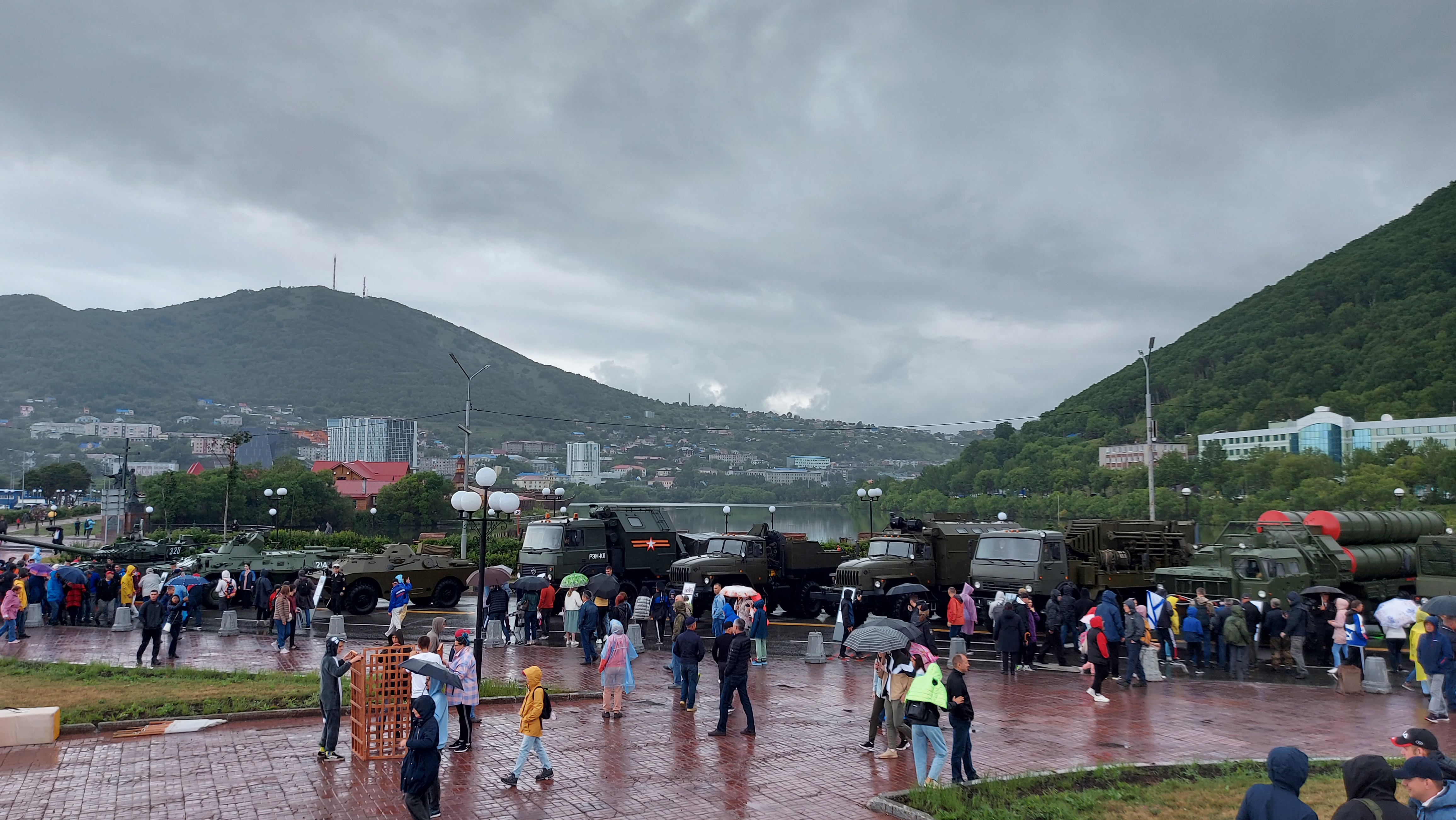 День вмф петропавловск камчатский. Парад ВМФ Петропавловск Камчатский. Петропавловск Камчатка ВМФ. Завойко Петропавловск-Камчатский.