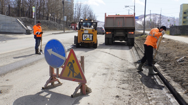 Дорожные службы активизируют работу по уборке песка с магистралей и внутриквартальных проездов