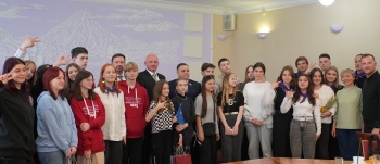 Открытие Второго слета детей и молодежи «От Донецка до Камчатки» состоялось в администрации столицы края