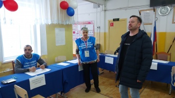 Глава города Константин Брызгин посетил избирательные участки во второй день голосования на выборах Президента РФ