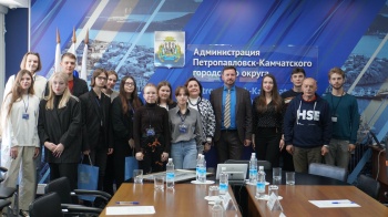 Глава города Константин Брызгин встретился с участниками проекта «Открываем Россию заново»
