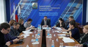 Глава города Константин Брызгин подверг резкой критике подрядчиков и коммунальные службы за ненадлежащую организацию уборки городских улиц