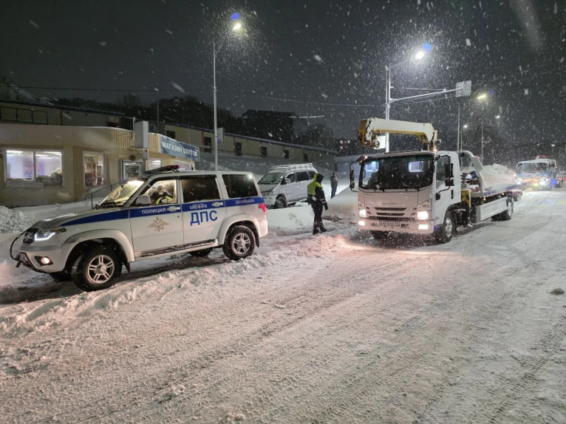 Горожанам напоминают о необходимости оставлять номер телефона под лобовым стеклом в период снегоочистки