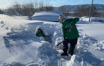 Волонтеры оказывают помощь жителям в ликвидации последствий циклонов