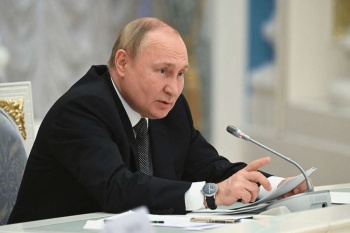 Президент Владимир Путин объявил о повышении пенсий, МРОТа и прожиточного минимума на 10 процентов