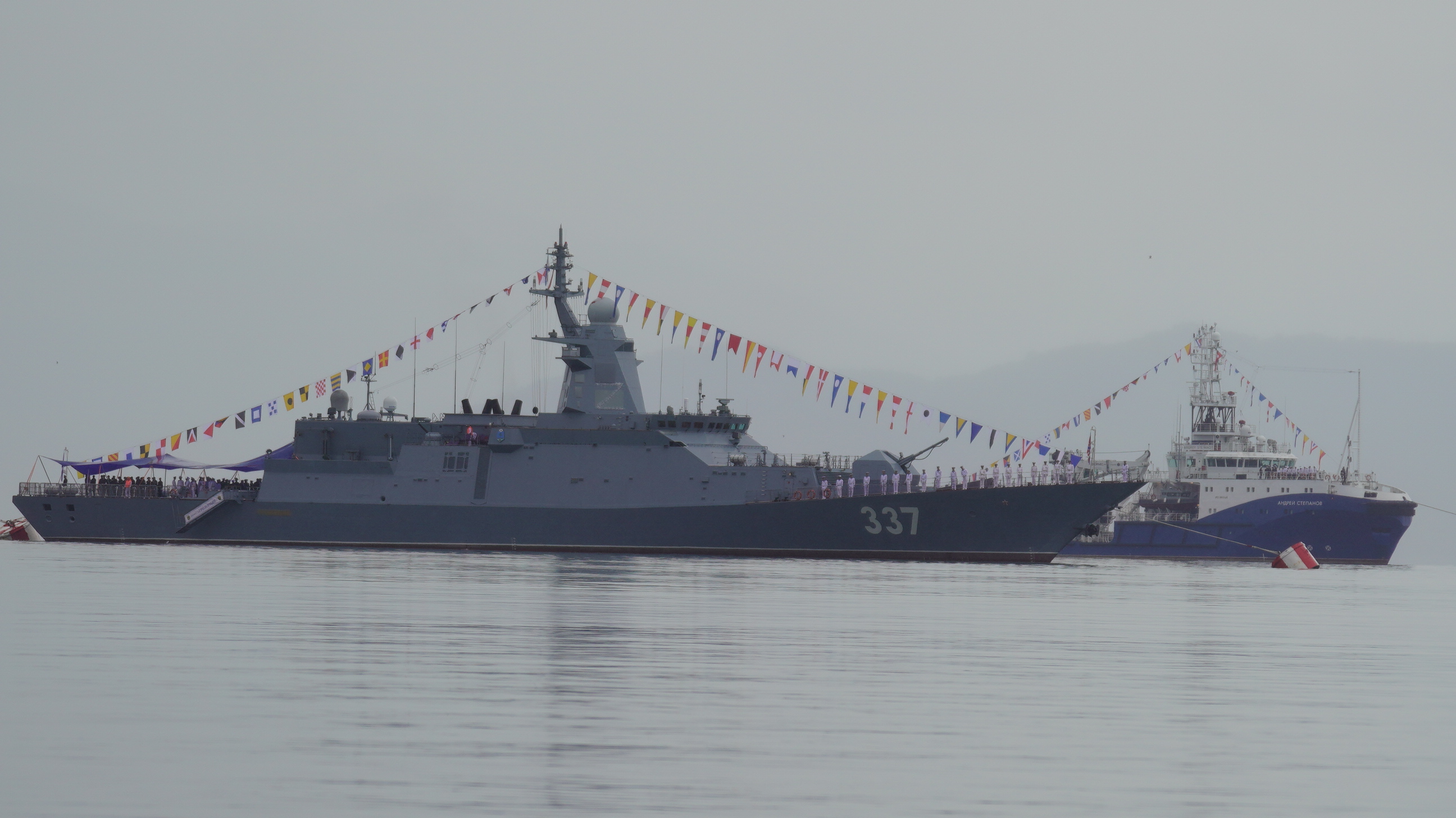 День вмф петропавловск камчатский. День ВМФ Петропавловск-Камчатский парад. Морской флот. Адмирал ВМФ.