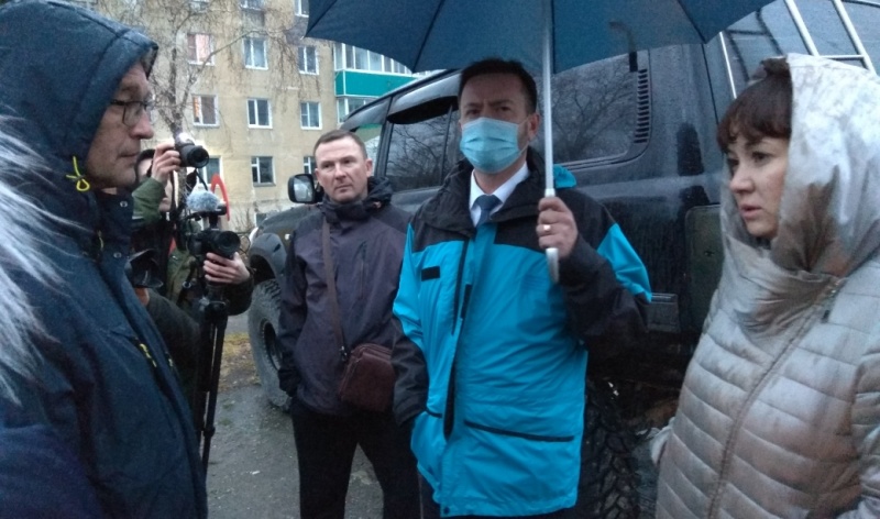 Глава города поручил решить вопрос с водоотведением на придомовой территории по ул. Циолковского, 34