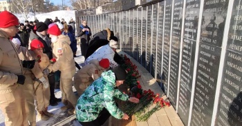 В краевой столице отметили 77-ю годовщину победы в Сталинградской битве