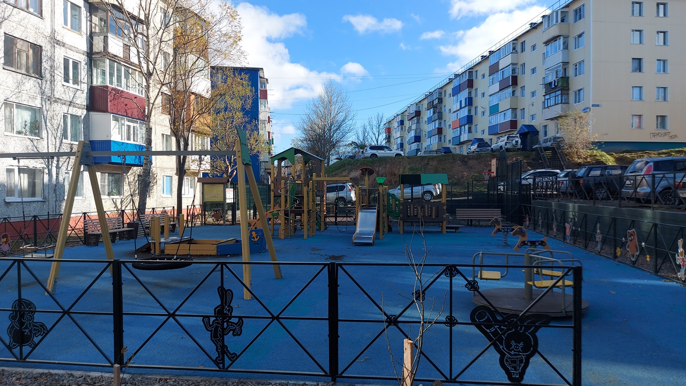 «Проект «1000 дворов» позволяет жителям воплощать на придомовых пространствах интересные, масштабные проекты благоустройства», - отметил Глава города Константин Брызгин