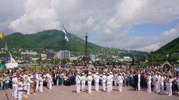 Парад военных кораблей, показательные выступления пехотинцев, салют: Петропавловск отмечает День ВМФ