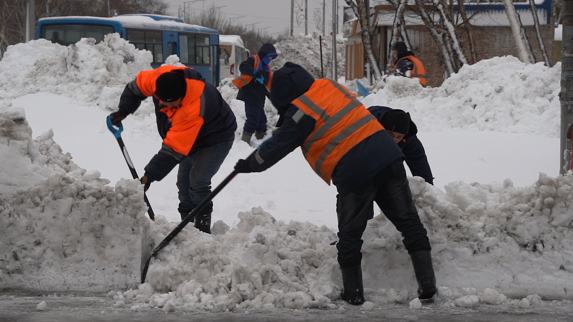 Глава города Евгений Беляев: В краевом центре продолжается ликвидация последствий циклона Глава города Евгений Беляев: В краевом центре продолжается ликвидация последствий циклона