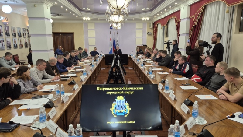 Петропавловск-Камчатский в зоне влияния очередного циклона: дорожные службы работают в дежурном режиме, жителей призывают к осторожности на улице