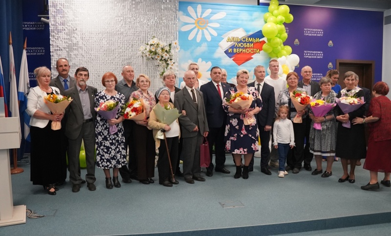 В День семьи, любви и верности в краевой столице чествовали супружеские пары