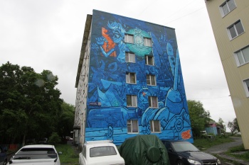 Первое граффити фестиваля «Авача Стрит Арт» украсило фасад дома на улице Попова