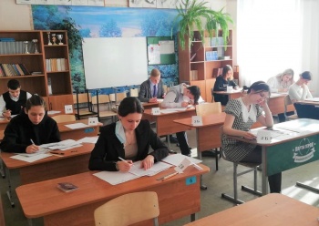 Девятиклассники краевого центра прошли тренировочный экзамен по математике