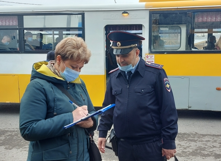 Проверки соблюдения масочного режима в автобусах проводятся в городе ежедневно