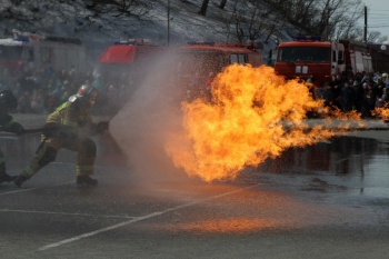 Горожан приглашают на яркое феерическое шоу камчатских пожарных 