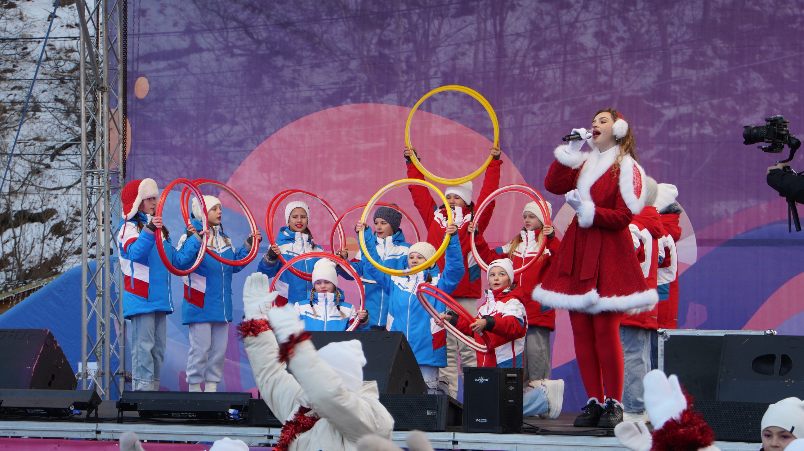 В Петропавловске-Камчатском зажглись огни на главной новогодней елке