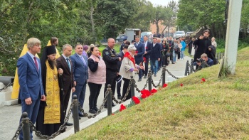 Победа наших предшественников является ярким свидетельством беспримерного мужества, героизма и самоотверженности, - сказал Глава города Евгений Беляев о героической обороне Петропавловска
