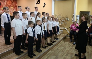 Юные таланты поздравили мам с праздником