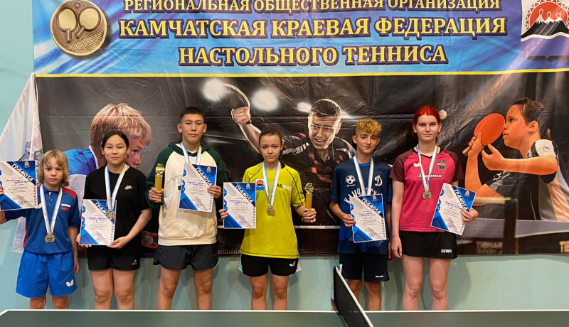 Определены победители и призеры Первенства города по настольному теннису 
