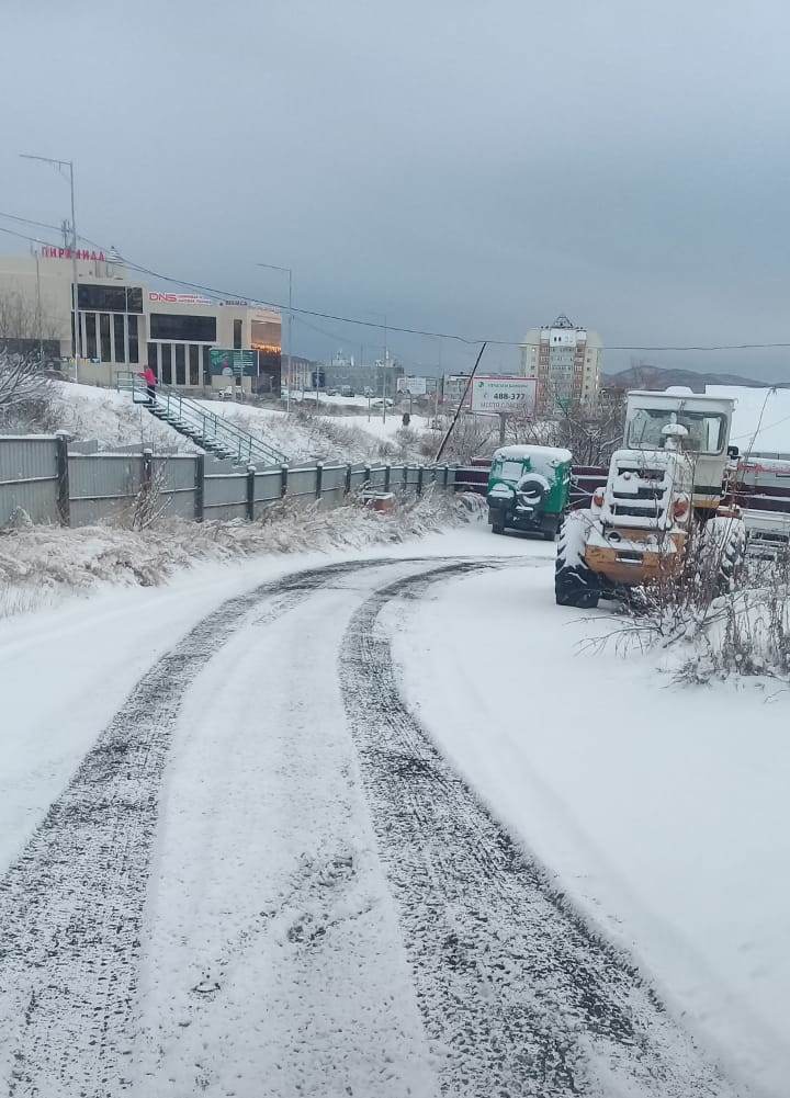 В краевом центре устраняют последствия снегопада В краевом центре устраняют последствия снегопада