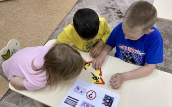 Воспитанников детских садов Петропавловска обучают правилам дорожного движения