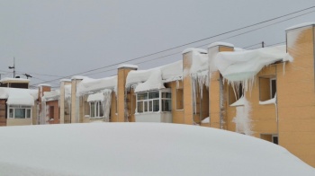 Осторожно! Снег и наледь на крышах и козырьках