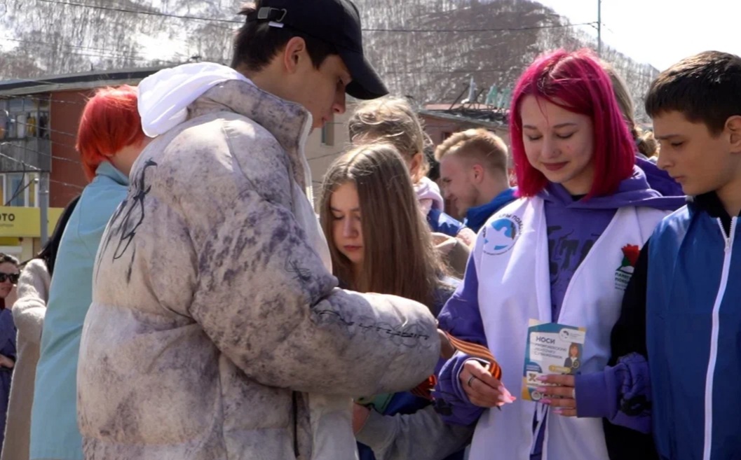 день города новосибирск. юрочкин тюмень сибстройсервис. раздача георгиевских ленточек. горожане 9. горожане 9.